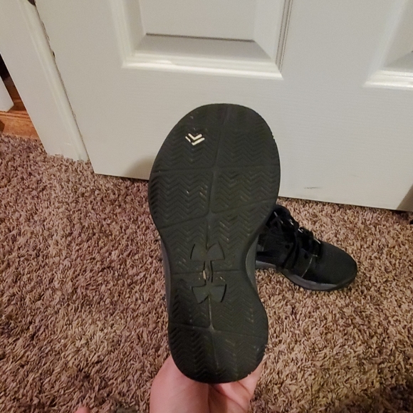 Black Under Armour Basketball shoes - Picture 3 of 4
